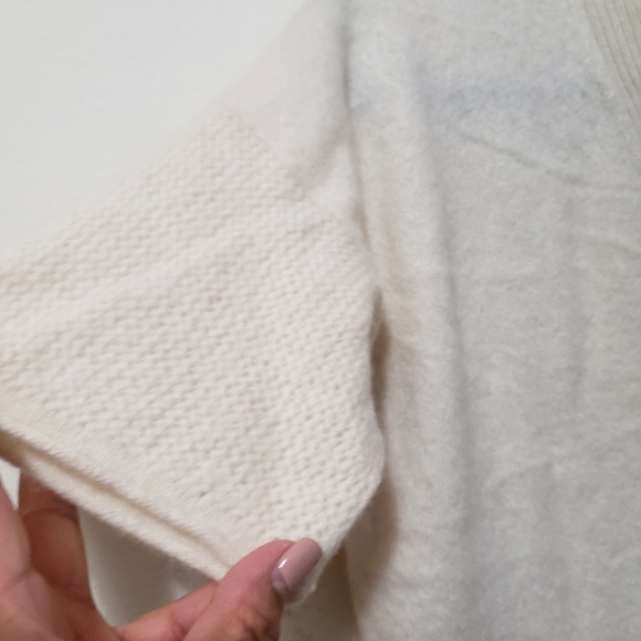 Saks Fifth Avenue Cashmere Short Sleeve V-neck Sweater - Picture 7 of 14